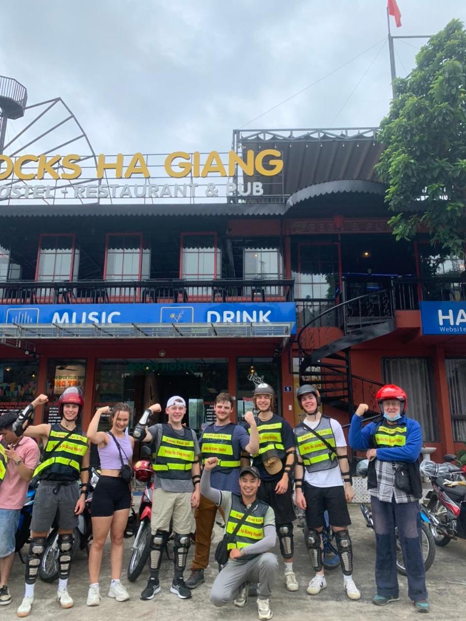 Rocks Ha Giang Hostel & Tour Exterior foto